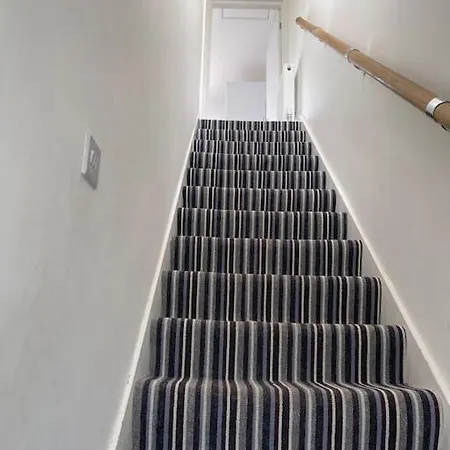 2 Bedroom House Next To Slade Green Station Erith Exterior photo
