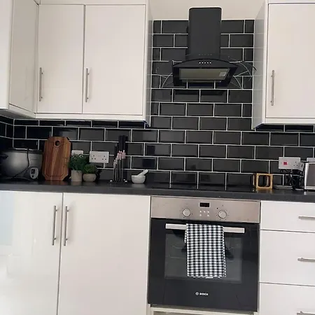 2 Bedroom House Next To Slade Green Station Erith Exterior photo