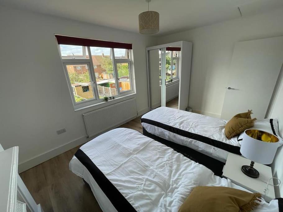 2 Bedroom House Next To Slade Station Erith
