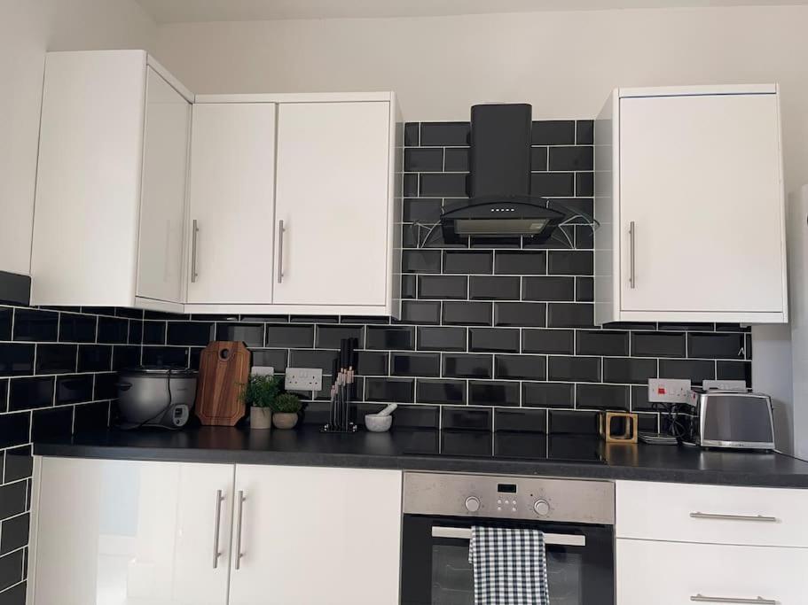 2 Bedroom House Next To Slade Station Apartment Erith