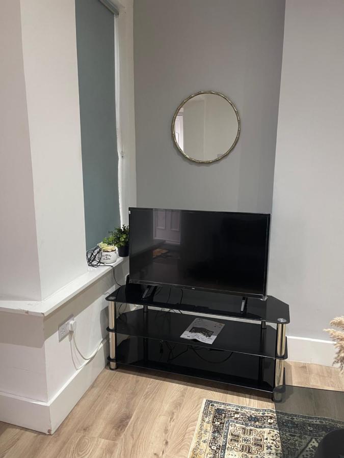 2 Bedroom House Next To Slade Station