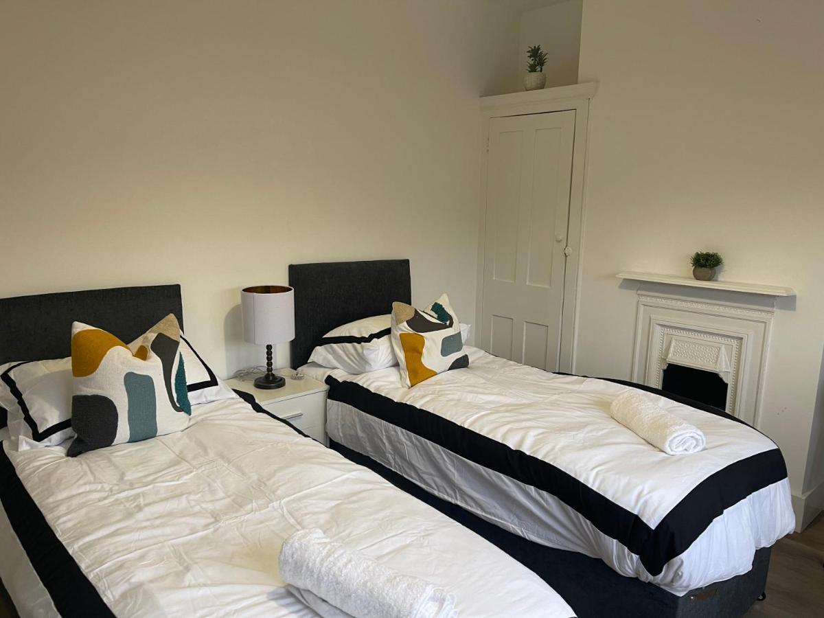 2 Bedroom House Next To Slade Station * Erith